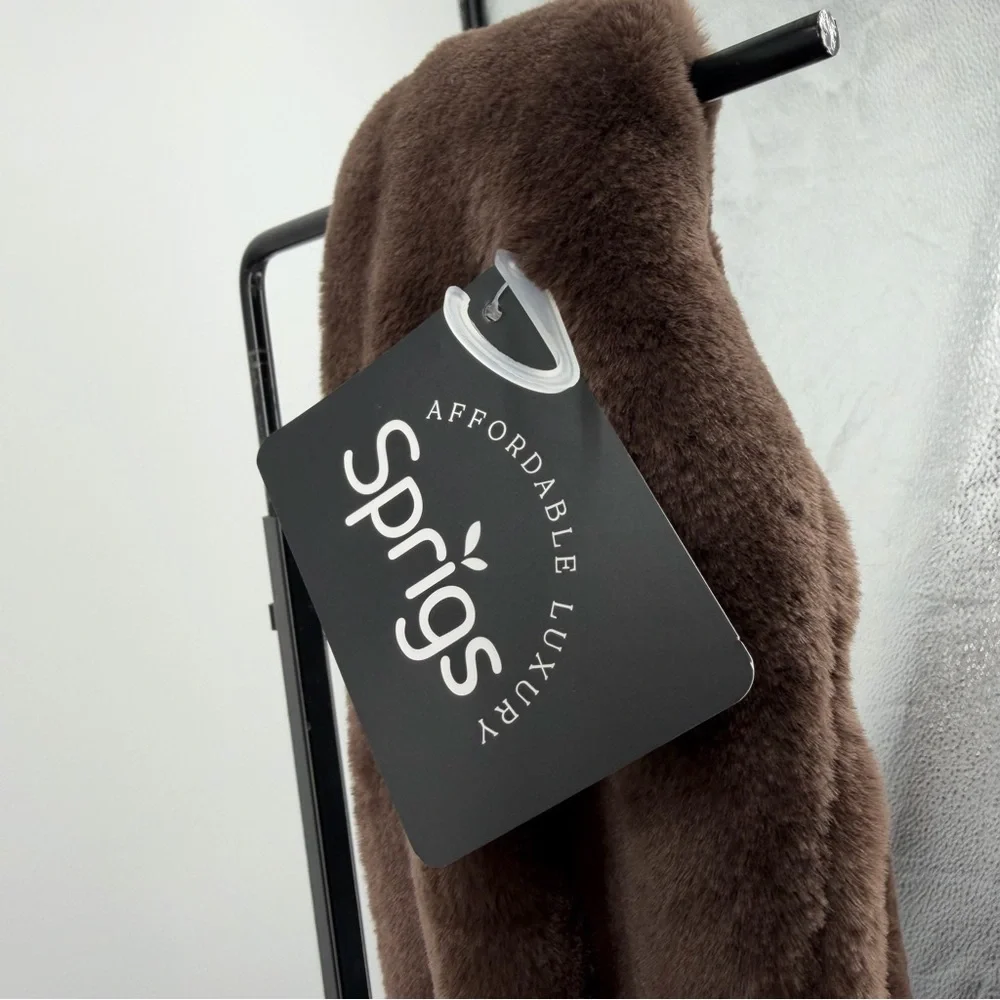 NEW Sprigs Faux‎ Fur Scarf w/ Zippered Pocket 2.0- brown